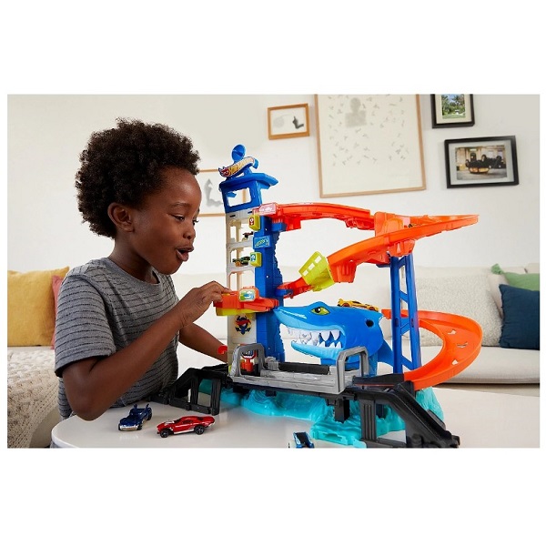 Hot Wheels Игровой набор «Атака акулы»