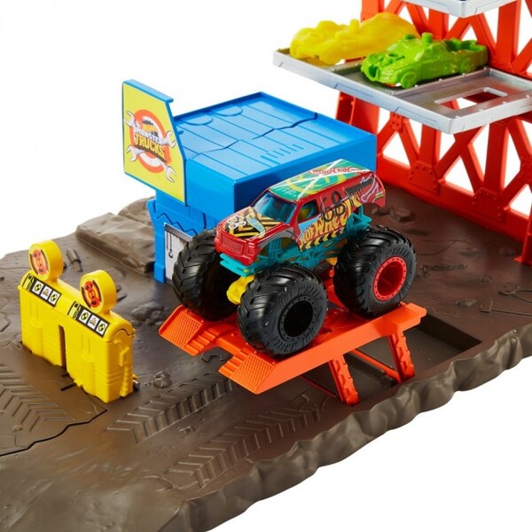 Hot Wheels Игровой набор «Приключения на станции» серии «Monster Trucks»