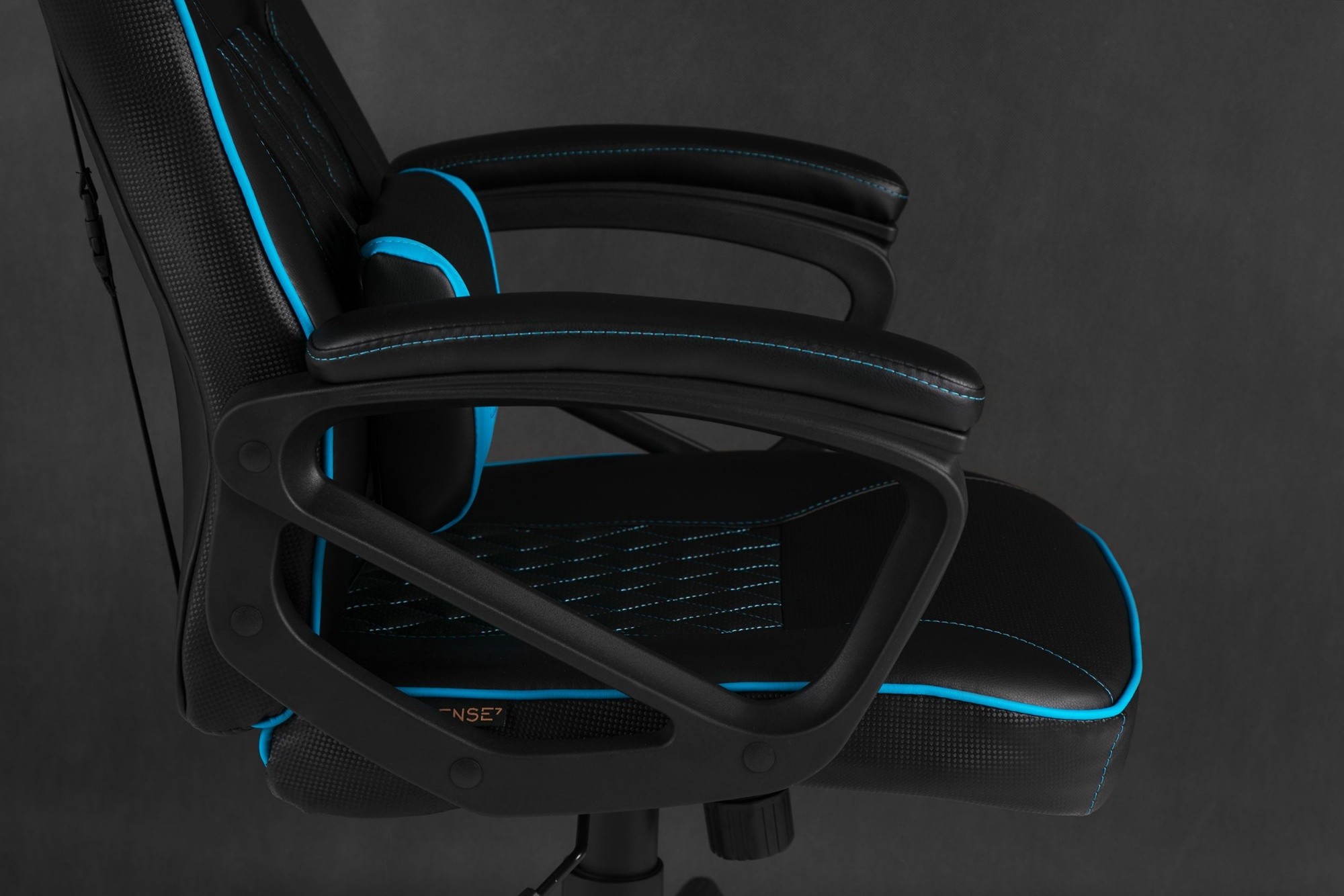 Геймерское кресло Sense7 Knight Black and Blue